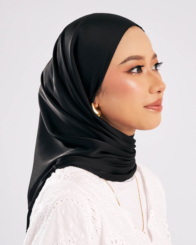 Tudung Sareeya Satin Matte Shawl mewah hitam black Premium Hijab Malaysia