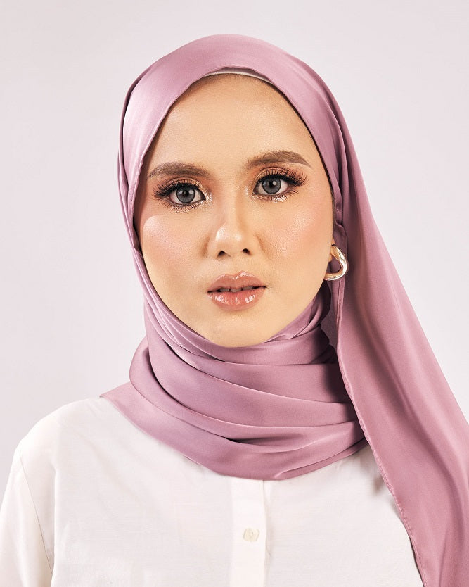 Tudung Sareeya Luxe Satin Matte Shawl mewah dusty mauve purple Premium Hijab Malaysia