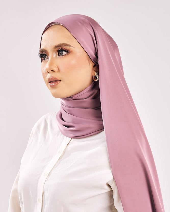 Tudung Sareeya Luxe Satin Matte Shawl mewah dusty mauve purple Premium Hijab Malaysia