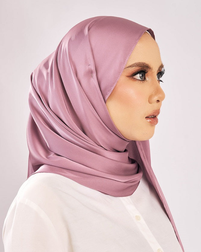 Tudung Sareeya Luxe Satin Matte Shawl mewah off dusty mauve purple Premium Hijab Malaysia