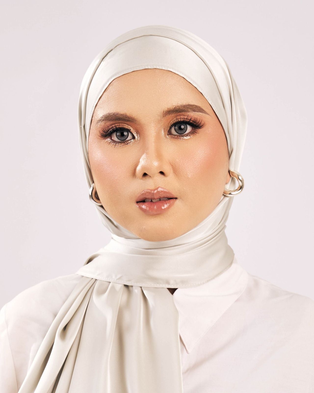 Tudung Sareeya Luxe Satin Matte Shawl mewah kelabu pucat frosted sage Premium Hijab Malaysia