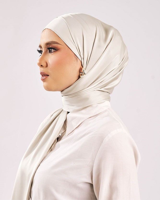 Tudung Sareeya Luxe Satin Matte Shawl mewah kelabu pucat frosted sage grey Premium Hijab Malaysia