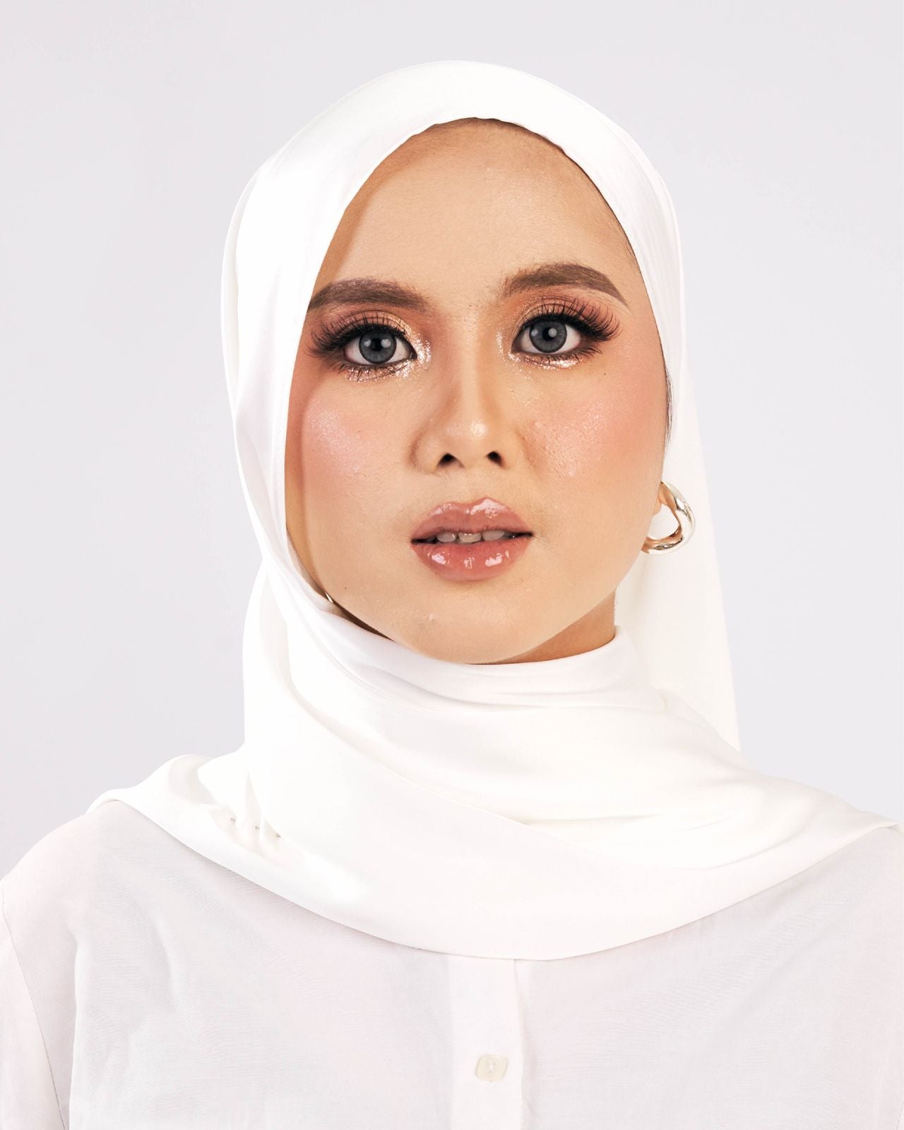 Tudung Sareeya Luxe Satin Matte Shawl mewah off white putih Premium Hijab Malaysia