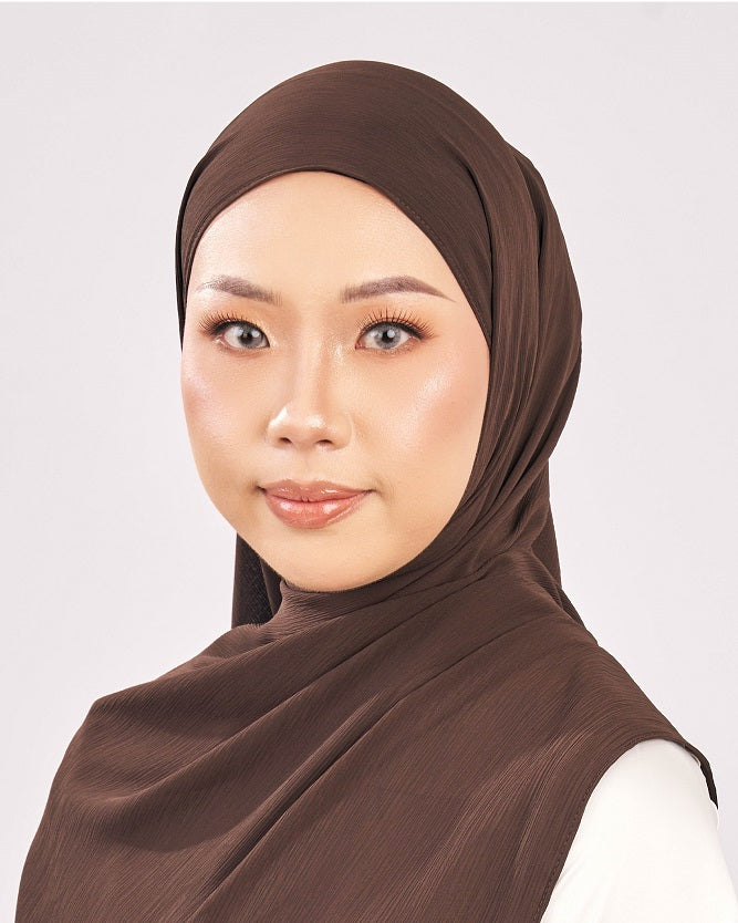 Tudung Muna Ironless Shawl Malas Texture Chiffon coklat dark brown Premium Hijab Malaysia